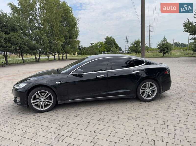 Tesla Model S 2014