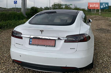 Лифтбек Tesla Model S 2015 в Львове