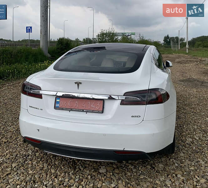 Лифтбек Tesla Model S 2015 в Львове