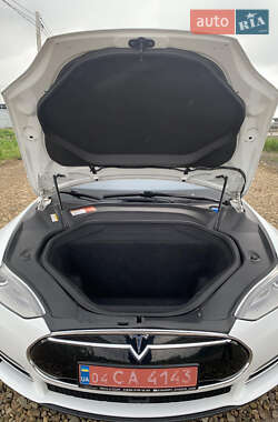 Лифтбек Tesla Model S 2015 в Львове