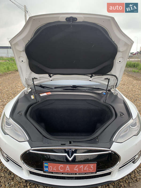 Лифтбек Tesla Model S 2015 в Львове