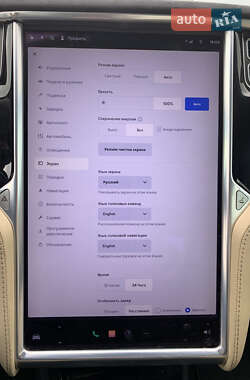 Лифтбек Tesla Model S 2015 в Львове