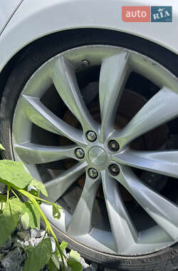 Лифтбек Tesla Model S 2013 в 