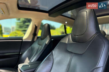 Лифтбек Tesla Model S 2014 в 