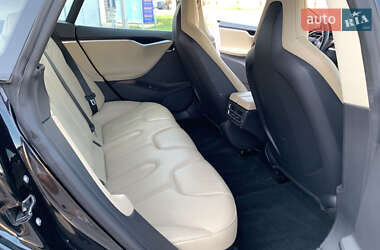 Лифтбек Tesla Model S 2013 в 