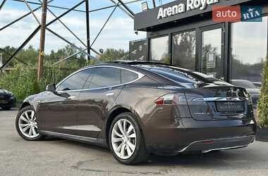 Лифтбек Tesla Model S 2013 в 