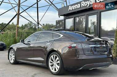 Лифтбек Tesla Model S 2013 в 
