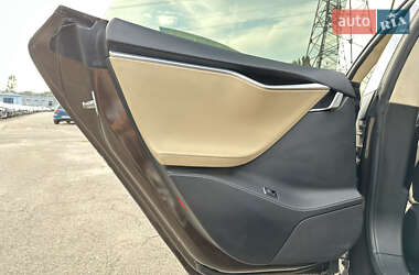 Лифтбек Tesla Model S 2013 в 