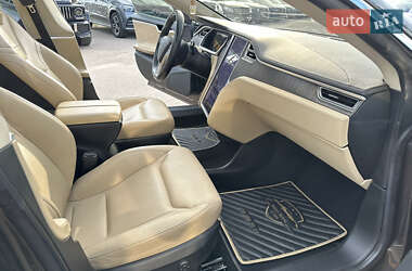 Лифтбек Tesla Model S 2013 в 