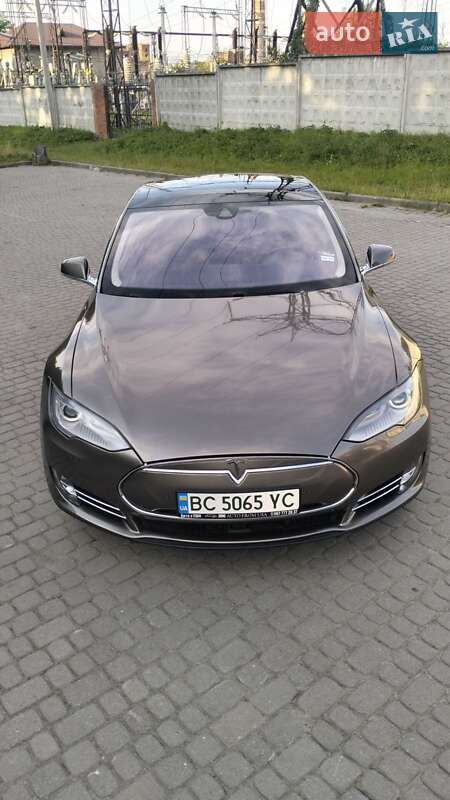 Ліфтбек Tesla Model S 2015 в Львові