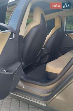 Ліфтбек Tesla Model S 2015 в 
