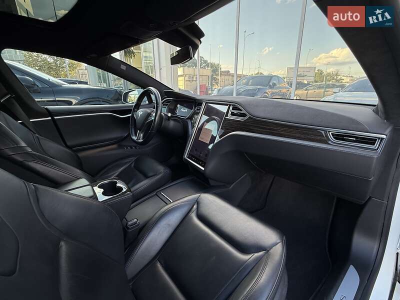 Ліфтбек Tesla Model S 2016 в Києві