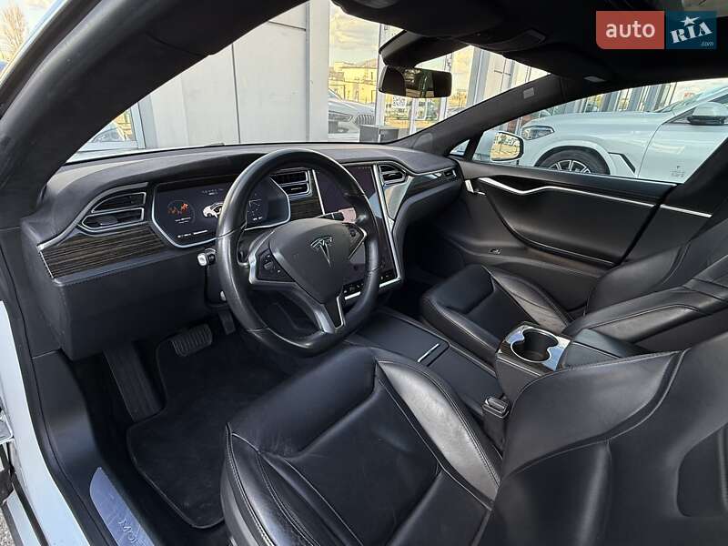 Ліфтбек Tesla Model S 2016 в Києві