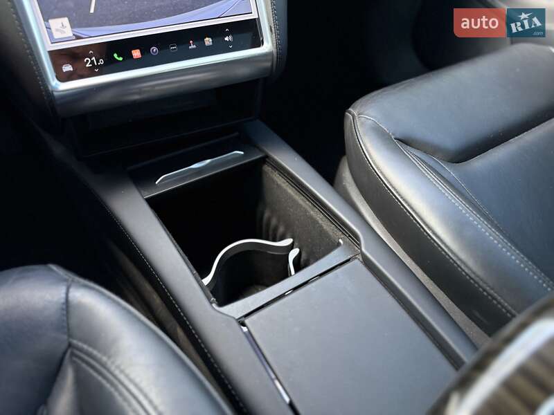 Ліфтбек Tesla Model S 2016 в Києві