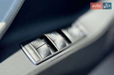 Лифтбек Tesla Model S 2015 в 