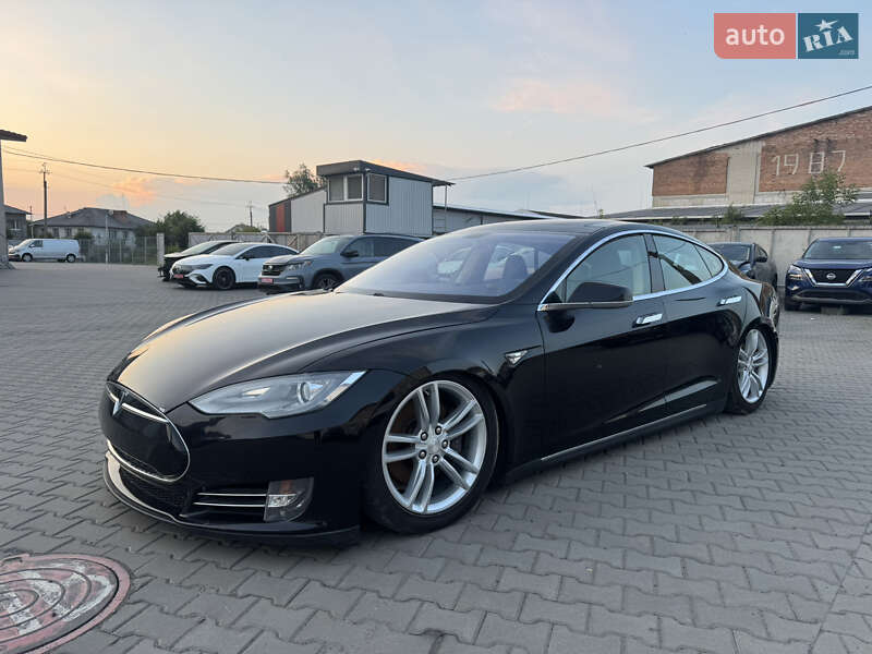 Tesla Model S 2014