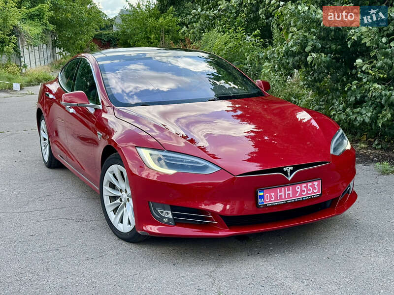 Ліфтбек Tesla Model S 2017 в Черкасах