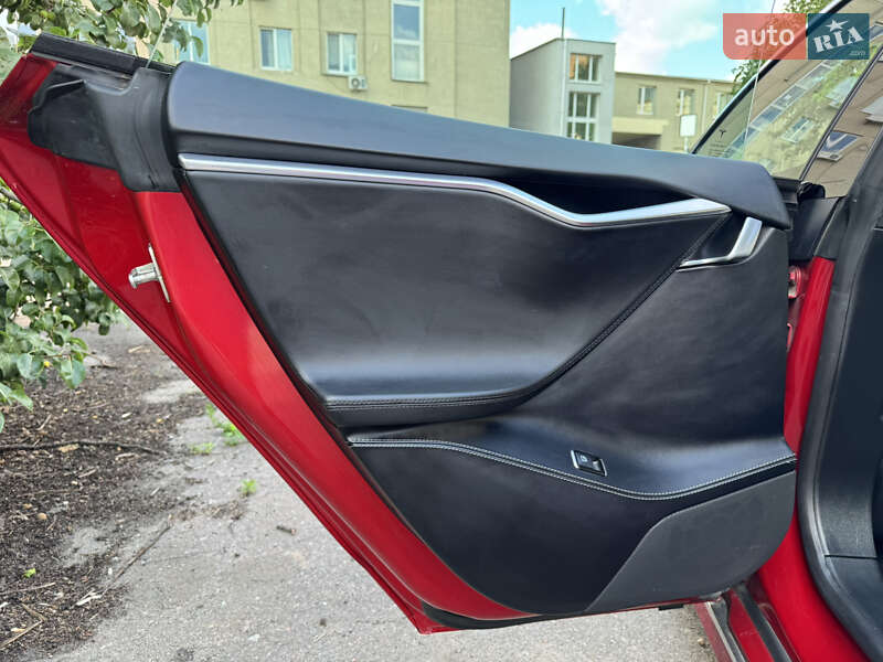 Ліфтбек Tesla Model S 2017 в Черкасах