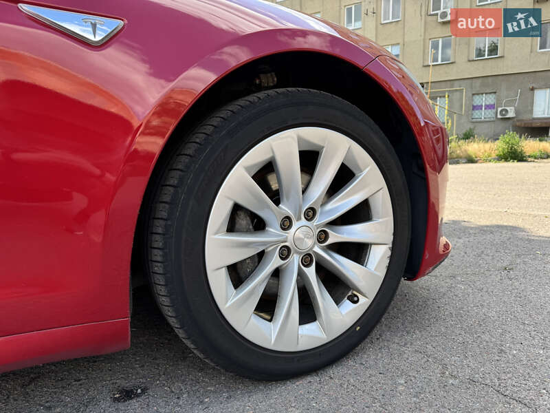 Ліфтбек Tesla Model S 2017 в Черкасах
