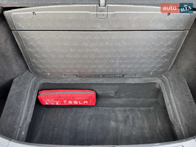Ліфтбек Tesla Model S 2017 в Черкасах