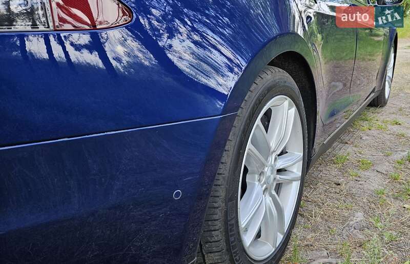 Ліфтбек Tesla Model S 2016 в Шишаках