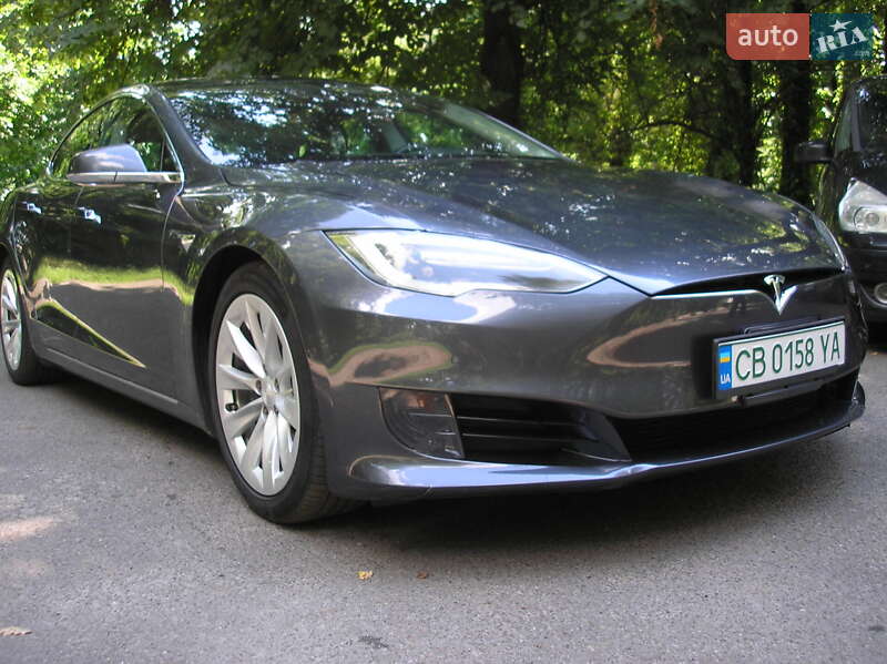 Ліфтбек Tesla Model S 2017 в Ніжині