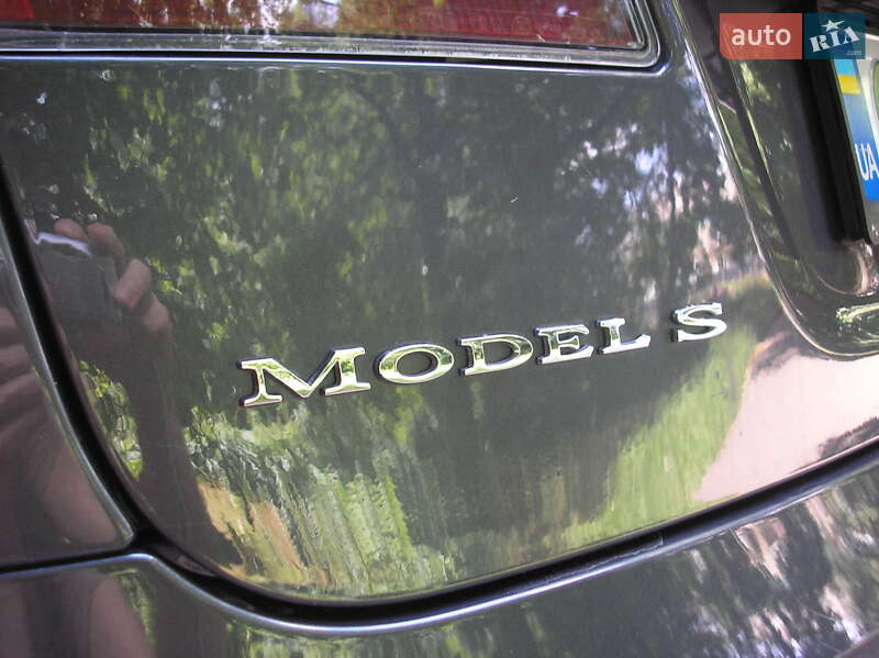 Ліфтбек Tesla Model S 2017 в Ніжині