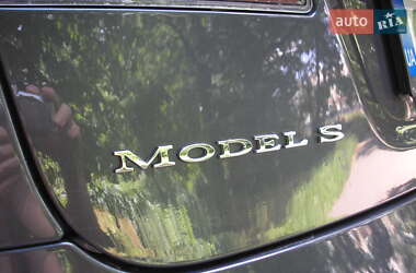 Лифтбек Tesla Model S 2017 в 
