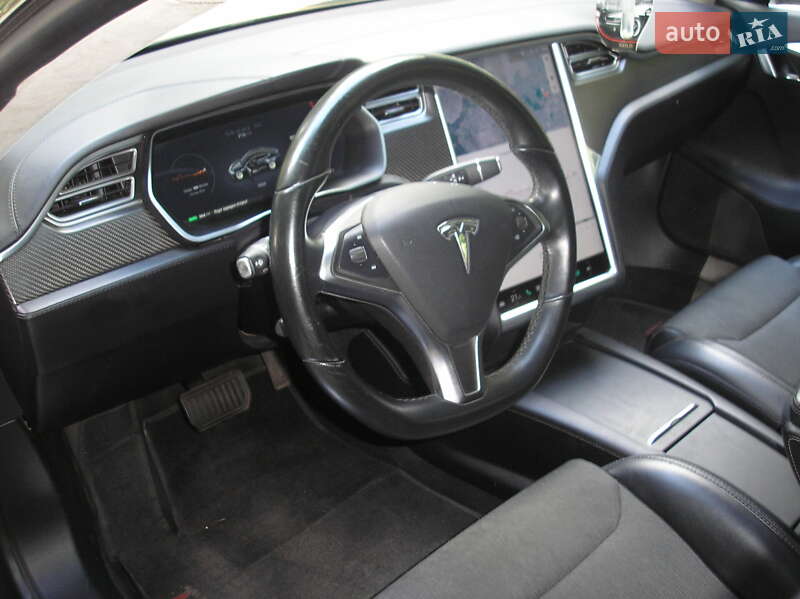 Ліфтбек Tesla Model S 2017 в Ніжині