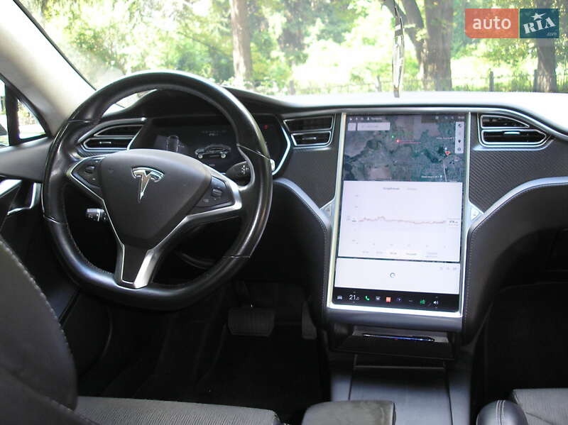 Ліфтбек Tesla Model S 2017 в Ніжині