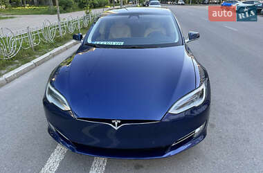 Лифтбек Tesla Model S 2017 в Киеве