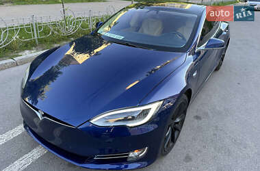 Лифтбек Tesla Model S 2017 в Киеве