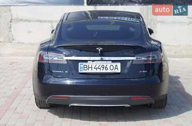 Хэтчбек Tesla Model S 2014 в 