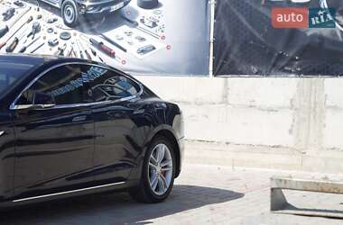 Хэтчбек Tesla Model S 2014 в 