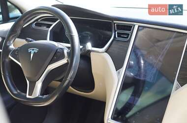 Хэтчбек Tesla Model S 2014 в 