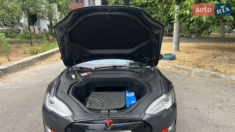 Ліфтбек Tesla Model S 2015 в Одесі