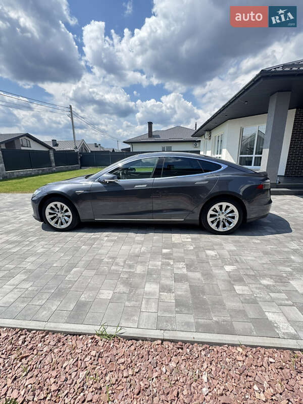 Лифтбек Tesla Model S 2015 в Киеве