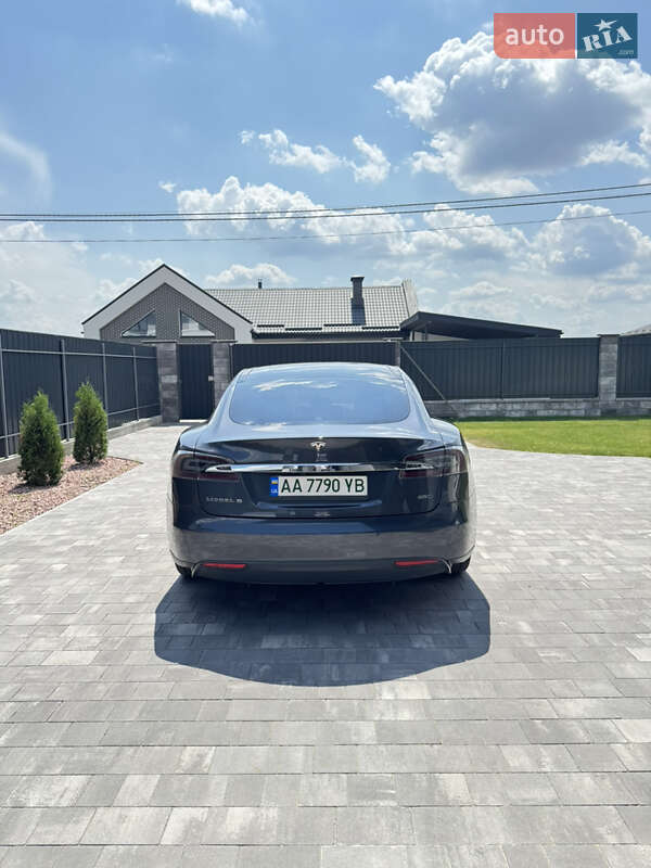 Лифтбек Tesla Model S 2015 в Киеве