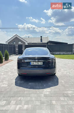 Лифтбек Tesla Model S 2015 в 