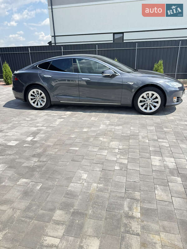 Лифтбек Tesla Model S 2015 в Киеве