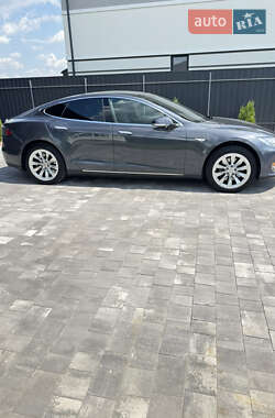 Лифтбек Tesla Model S 2015 в 