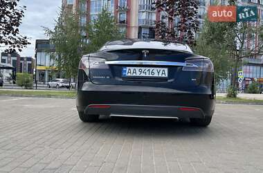 Лифтбек Tesla Model S 2015 в 