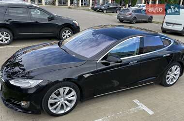 Лифтбек Tesla Model S 2015 в 