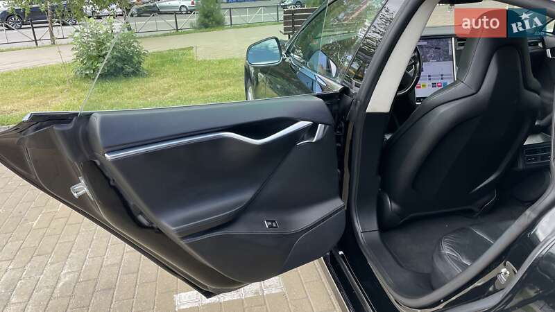 Лифтбек Tesla Model S 2015 в Хмельницком