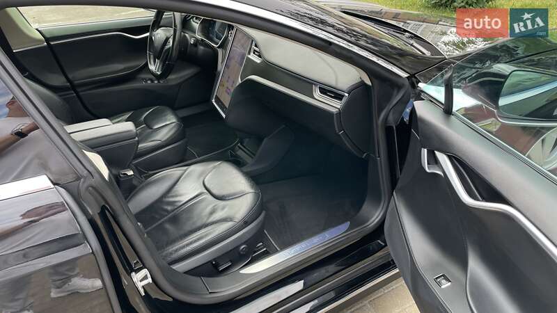 Лифтбек Tesla Model S 2015 в Хмельницком