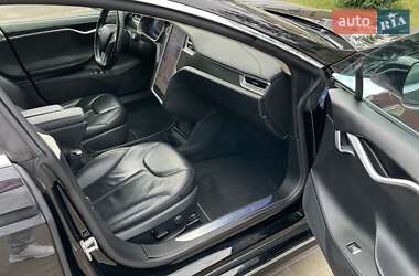 Лифтбек Tesla Model S 2015 в 