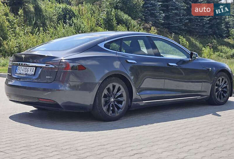 Лифтбек Tesla Model S 2018 в Киеве