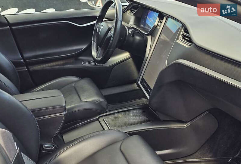 Лифтбек Tesla Model S 2018 в Киеве