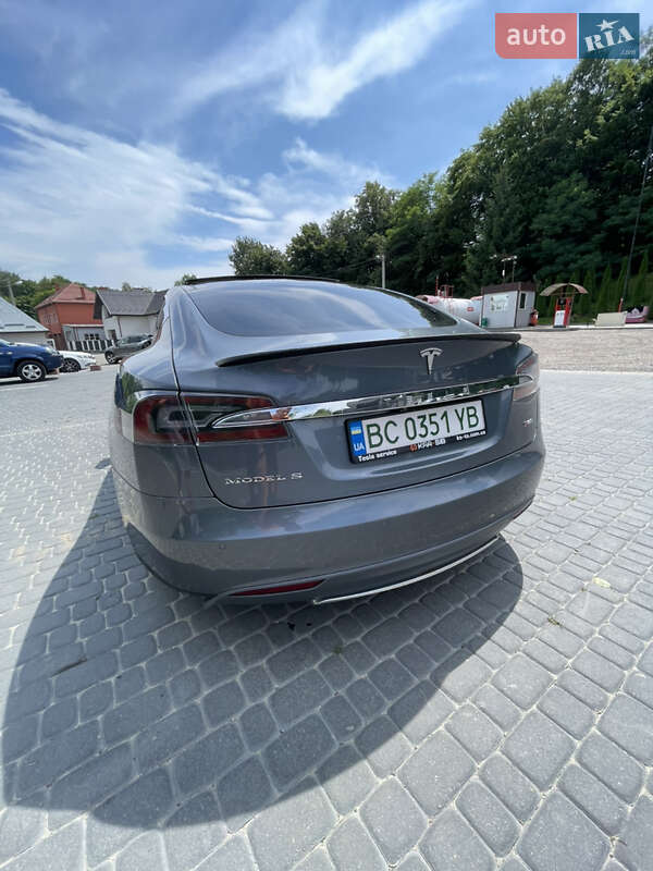 Лифтбек Tesla Model S 2014 в Львове