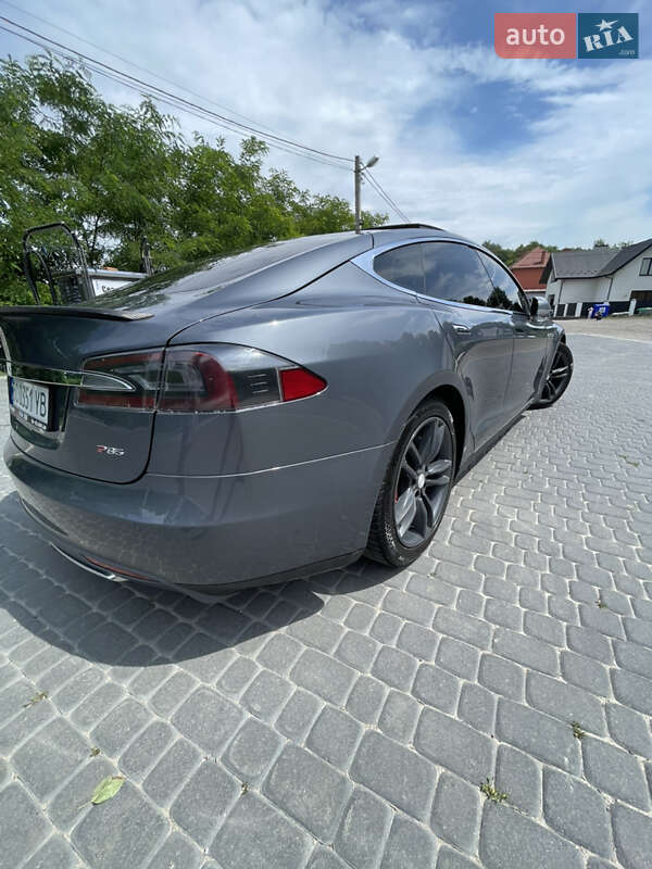 Лифтбек Tesla Model S 2014 в Львове